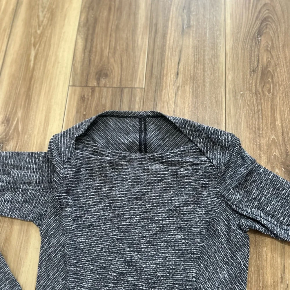 Lululemon women’s Long Sleeve Top size 10